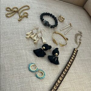 Elegant Jewelry Set with Black and Gold Accents